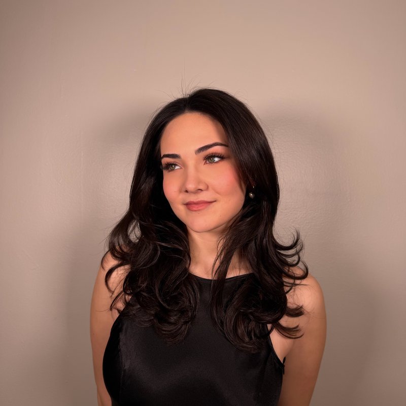 Soft glam portrait by Lydia Kaye